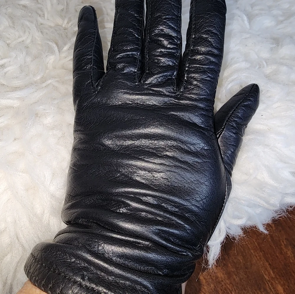 Vintage Black Leather Lined Unique Edged Gloves S
